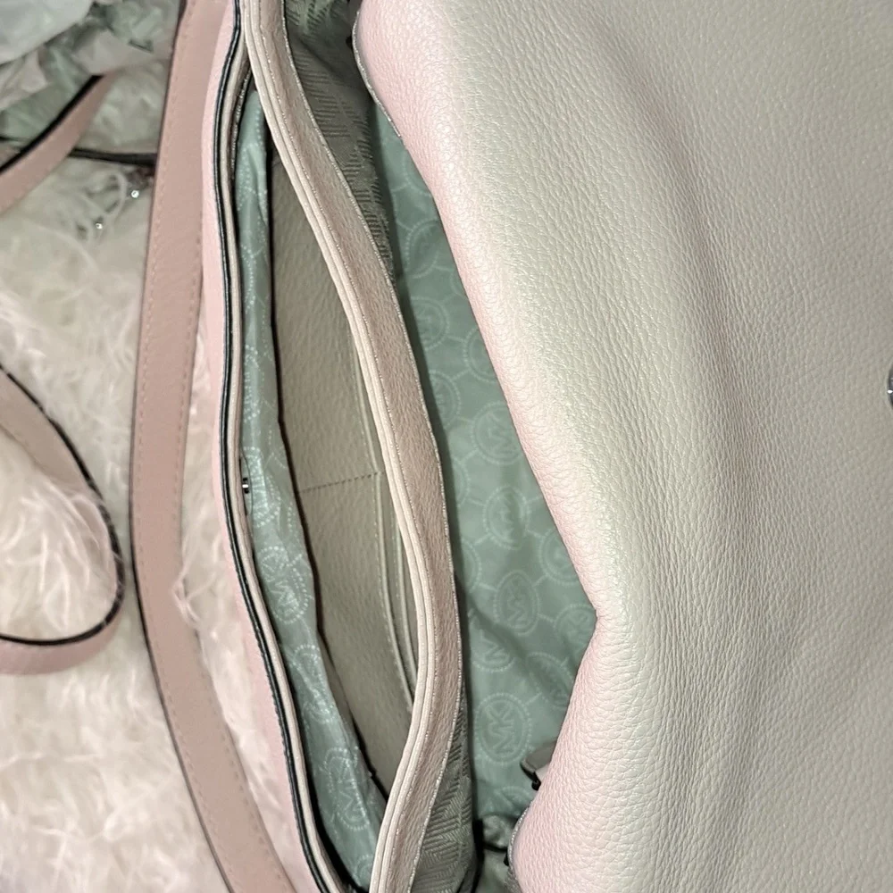 Michael Kors NWTs Bedford Crossbody NWTs